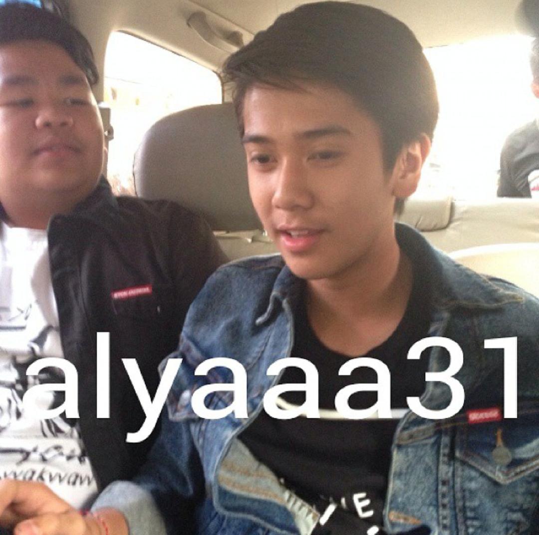 iqbaaleFCL_'s tweet photo. @iqbaale cute. Hoy bang @TeukuRyz , liat kemane bang? (?) http://t.co/LjDHJUVsUT