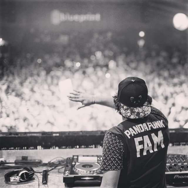 El_HiramS's tweet photo. @Deorro F∆M 🐼🎶, México te ama hermano 🙌✌..!! http://t.co/MnaBYAfMVz