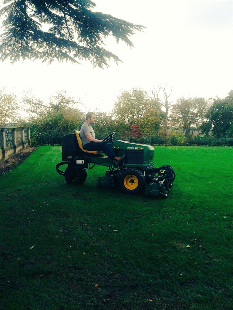 MJ_Horticulture's tweet photo. Nothing quite as fun as riding around on a #johndeere cylinder mower. http://t.co/IDdiZTmydH