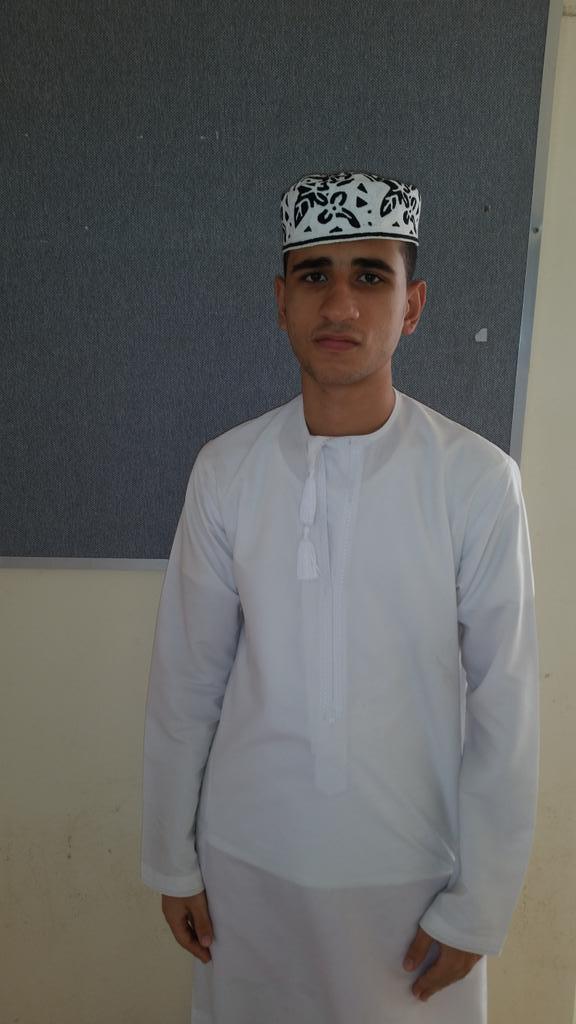 Salalahschool16's tweet photo. الطالب، أسامة رفعت، الحاصل على المركز الثالث في المدرسة بنسبة 91% http://t.co/Ipt7e9gBTe