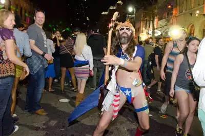 noise4good's tweet photo. Salute the people keeping Austin weird during #SXSW 2015 ! http://t.co/Ud1oyHN0NE