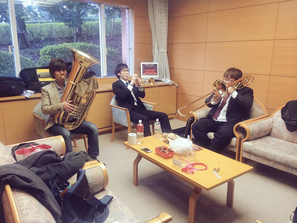 本番後も楽屋で練習するストイックな金管男子達。