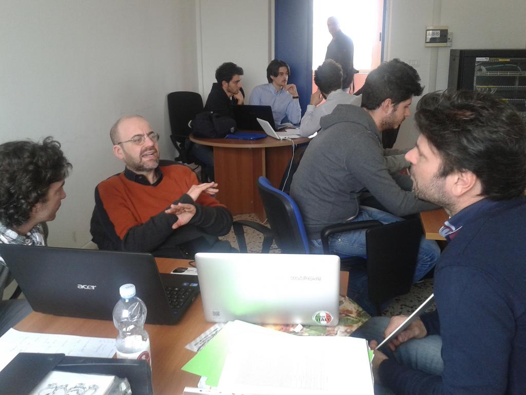 IncubatoreNaEst's tweet photo. I #team del #techday di #vulcanicamente3 al lavoro sui #pitch - #startup #napoli http://t.co/kmhuHM4Fe0
