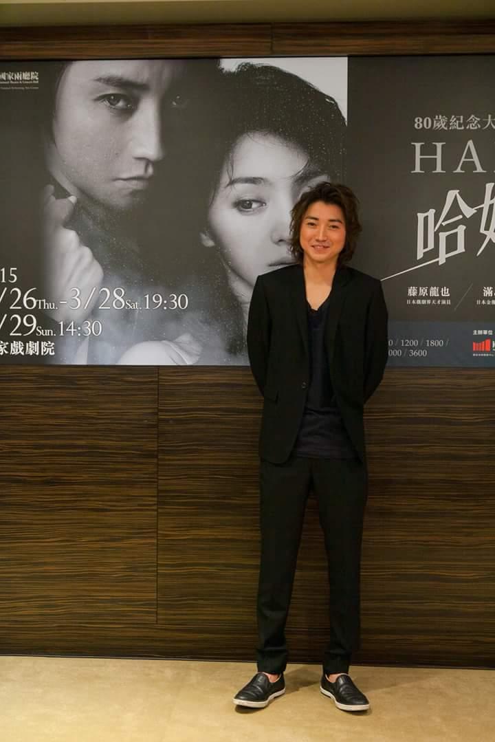 Lunch En Twitter 台湾でのハムレット会見の様子が 藤原竜也さんは黒スーツ Fakestar 18 Tatsuya Fujiwara In Taiwan Tifa Hamlet Press T Co Vycnjsvxcr Http T Co J4vqoqvlbf