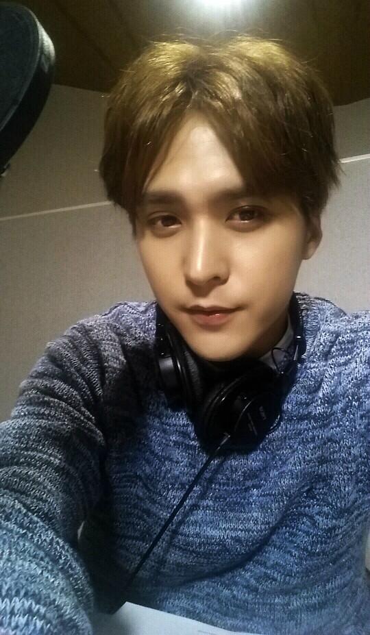 woonieland's tweet photo. [멜론 아지톡] 지금 야빛밤 녹음중입니다!!
여러분 듣고 계시죠~?
남은 3회, 4회도 열심히 준비할게요
많은 청취와 참여 부탁드려요 >~<
손디제이 '야디' #손동운 
http://t.co/E5LigT8WVK http://t.co/r8gRBn6Hag