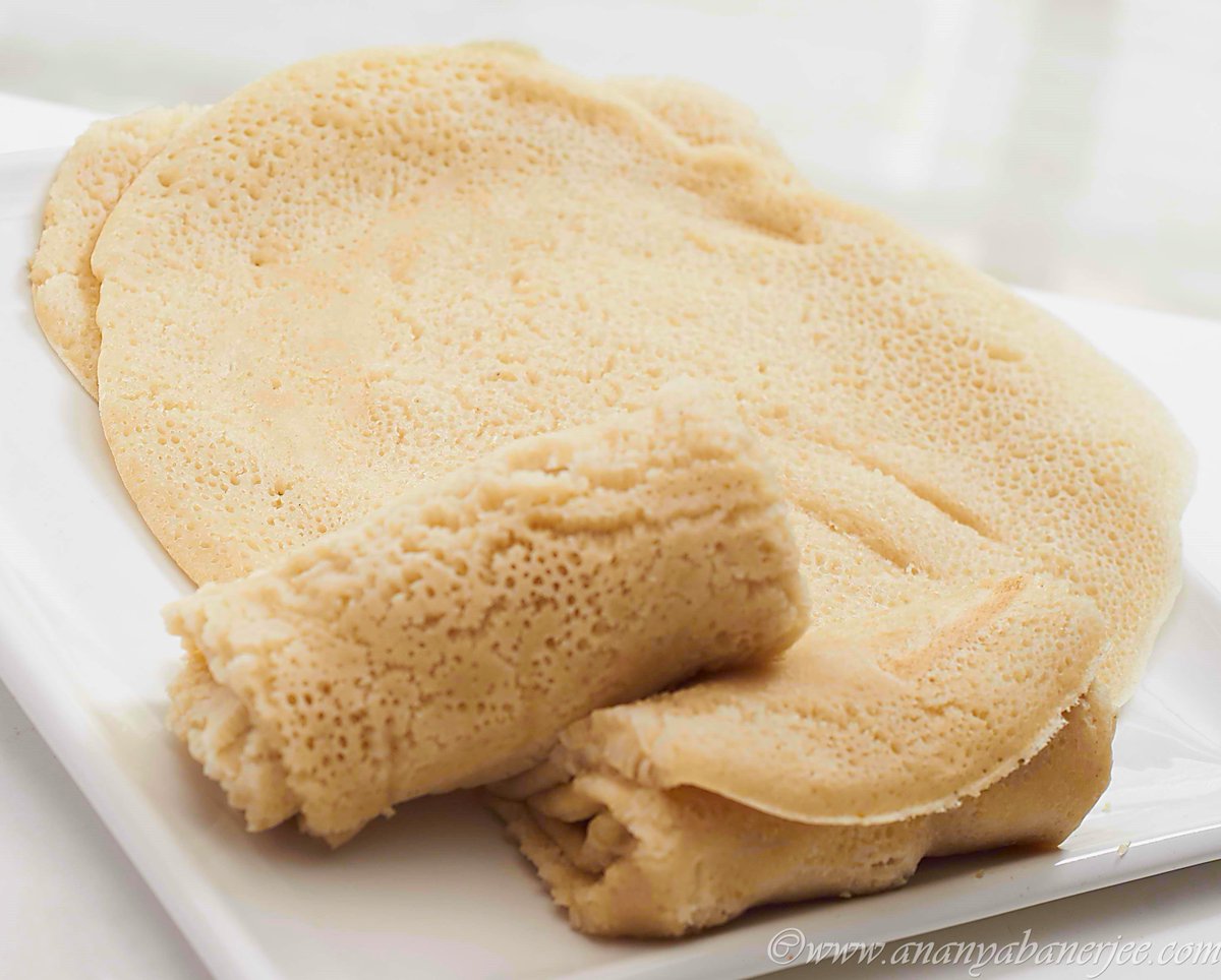 chefananya's tweet photo. Treat from #Ethiopia #Injerabread is a sourdough crepe, mealtime stews are served on this bread #PlanetGastronomy http://t.co/KTd6i33a3Y