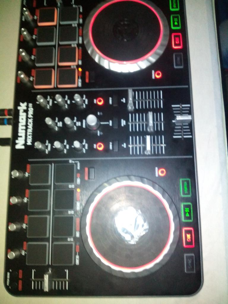 Cabdimaslah's tweet photo. In The house http://t.co/0GTfFuaVim