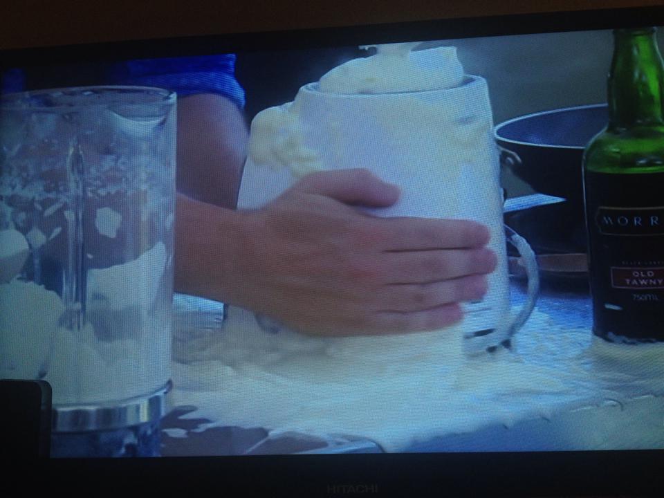 TVWEEKmag's tweet photo. Cauliflower catastrophe for #RobandDave! How will they salvage their puree? #MKR #tvweekmag http://t.co/09CuUFhzzn