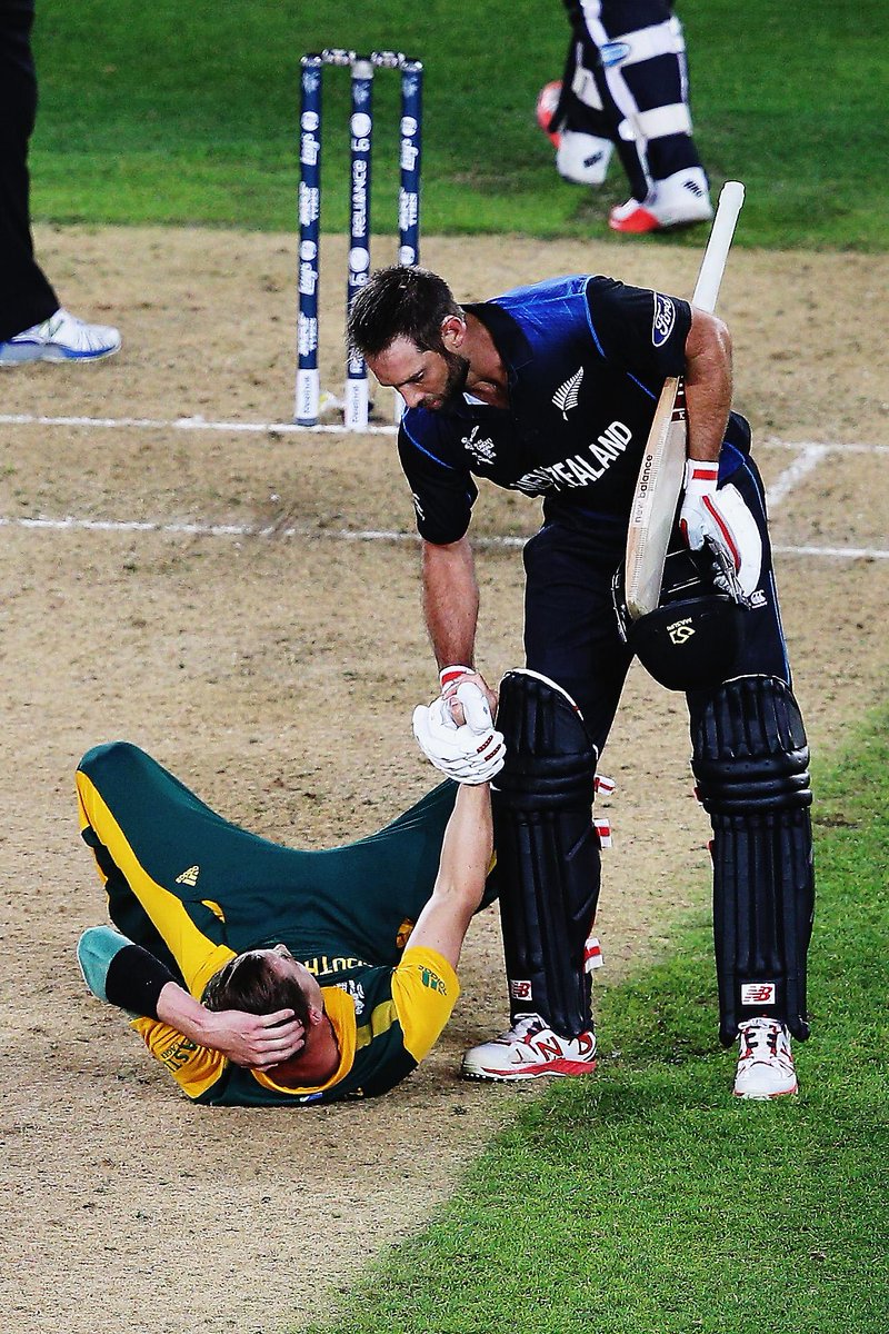 cricketcomau's tweet photo. #Respect http://t.co/k1VPP75btC http://t.co/UGGXYtiUsx