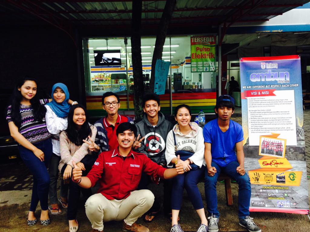 Ayo merapat ke tmart asrama :) bakal ada nobar dari <a href="/MovieEmbun/">MOVIE Embun</a> <a href="/Aksara_TU/">Aksara Telkom Univ</a> <a href="/beatbandung/">#InfoAnakBandung</a>