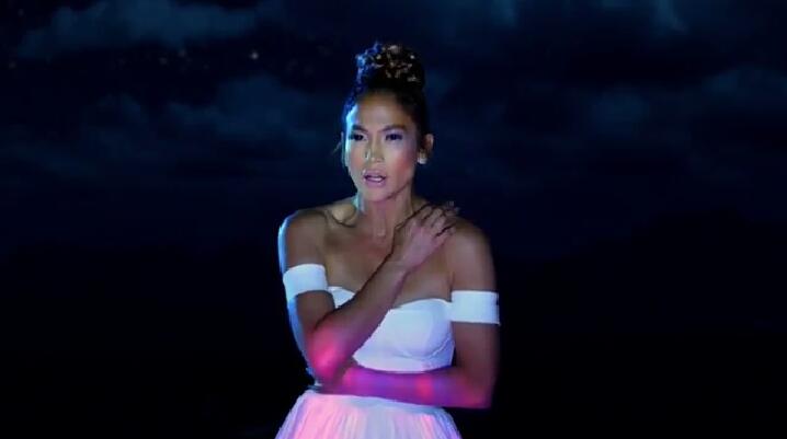 JLoRussia's tweet photo. Feeeeeeel the liiiight,
Shining in the daaaaark at night ♡♡♡
@JLo  
Sooo amazing song http://t.co/fUCqLbOyrp