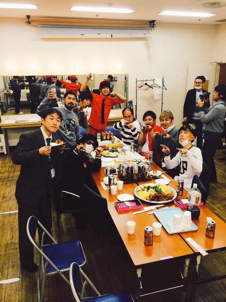 86BAZOOKAAAAAA's tweet photo. 昨日は単独ありがとうございました！無事終わって一安心しました！色々な方にとてもお世話になりました！見に来て下さったお客様本当にありがとうございました！
今は国際映画祭で沖縄に来てますー！！立ち飲みー！ http://t.co/7c6zpoFA3R