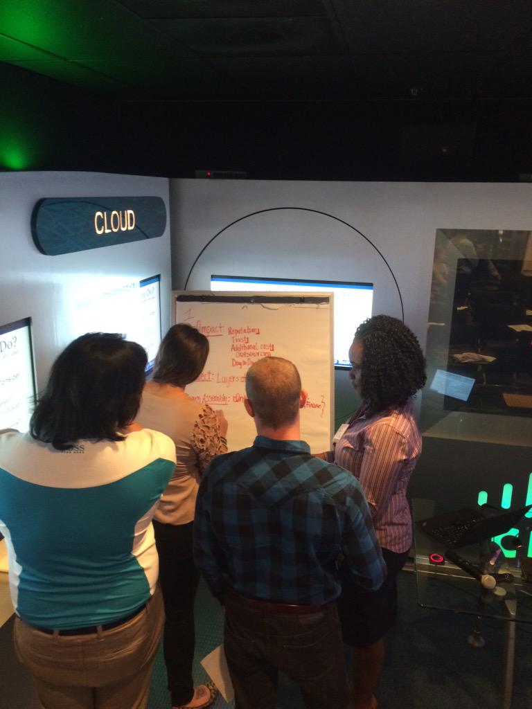 AngieBeltz1's tweet image. #TBTFExLab #spcmedia #Tech_Data students developing World Bank hack response plan.