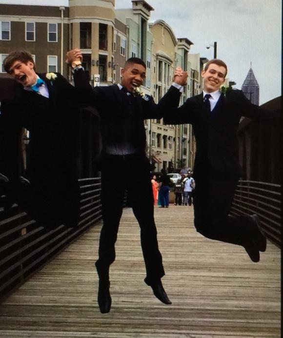 NewEraGrind's tweet photo. That feeling u have when u have white friends in East Cobb! #LHSProblems http://t.co/D8K4SqIoZw