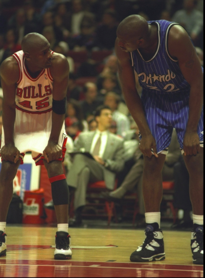 NBAHistory's tweet photo. (3/24/95) MJ Returns to Chicago: "I'm just glad to be on the same floor with the world's greatest player." - @Shaq http://t.co/uQkGEXQQUi