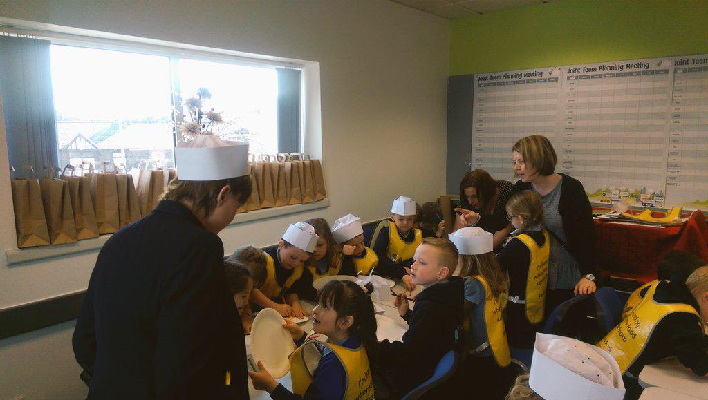 burgess_rhi's tweet photo. Good day with traethmelyn school for farm to fork #usingourscaleforgood http://t.co/0Nghctz2oR