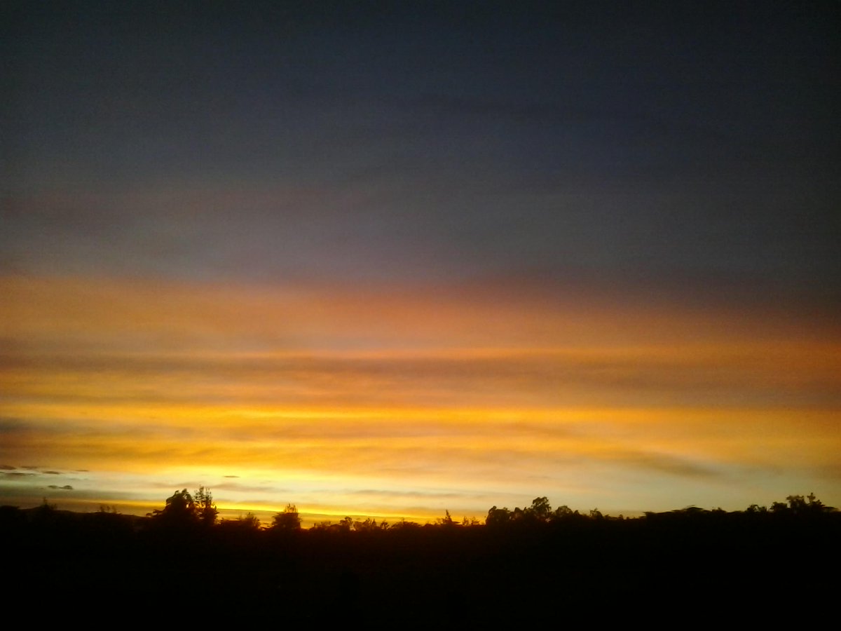ExtreemPics's tweet photo. Sunset, Rongai Kenya http://t.co/oWR0wwi2kj