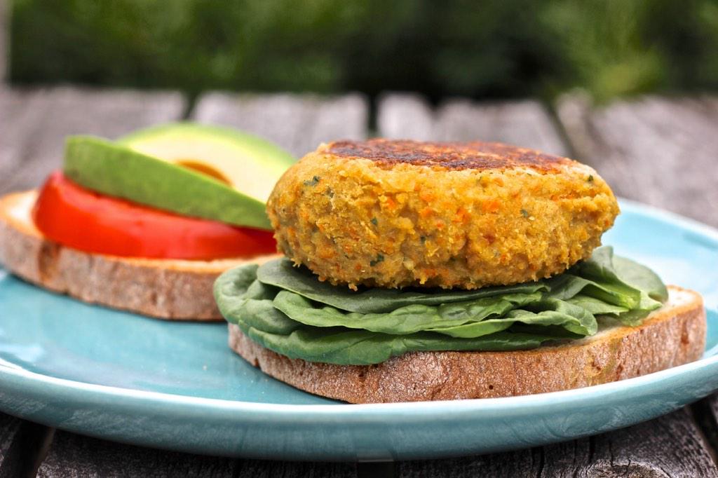 OneGreenPlanet's tweet photo. How to Choose a Healthy Veggie Burger Without Harmful Ingredients http://t.co/JFC3S0Q2i7 http://t.co/575dZqWIfS