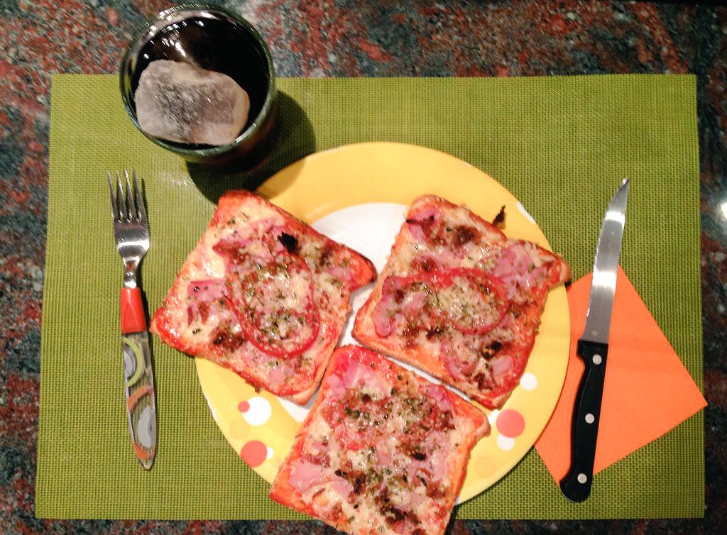 AdryValaMan's tweet photo. Gracias a mi enfermita preferida por estos brunchs y prepararme unos jamondillos de 10! 😘😘😘 @sheifdez90 mejórate! http://t.co/5xd1gm9lwN