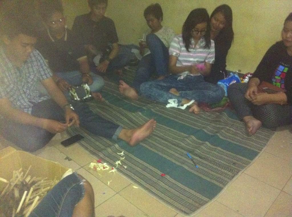 sebelum nyate rapat dulu bareng temen2 ukkh, yang mau join monggo banget ☺️☺️