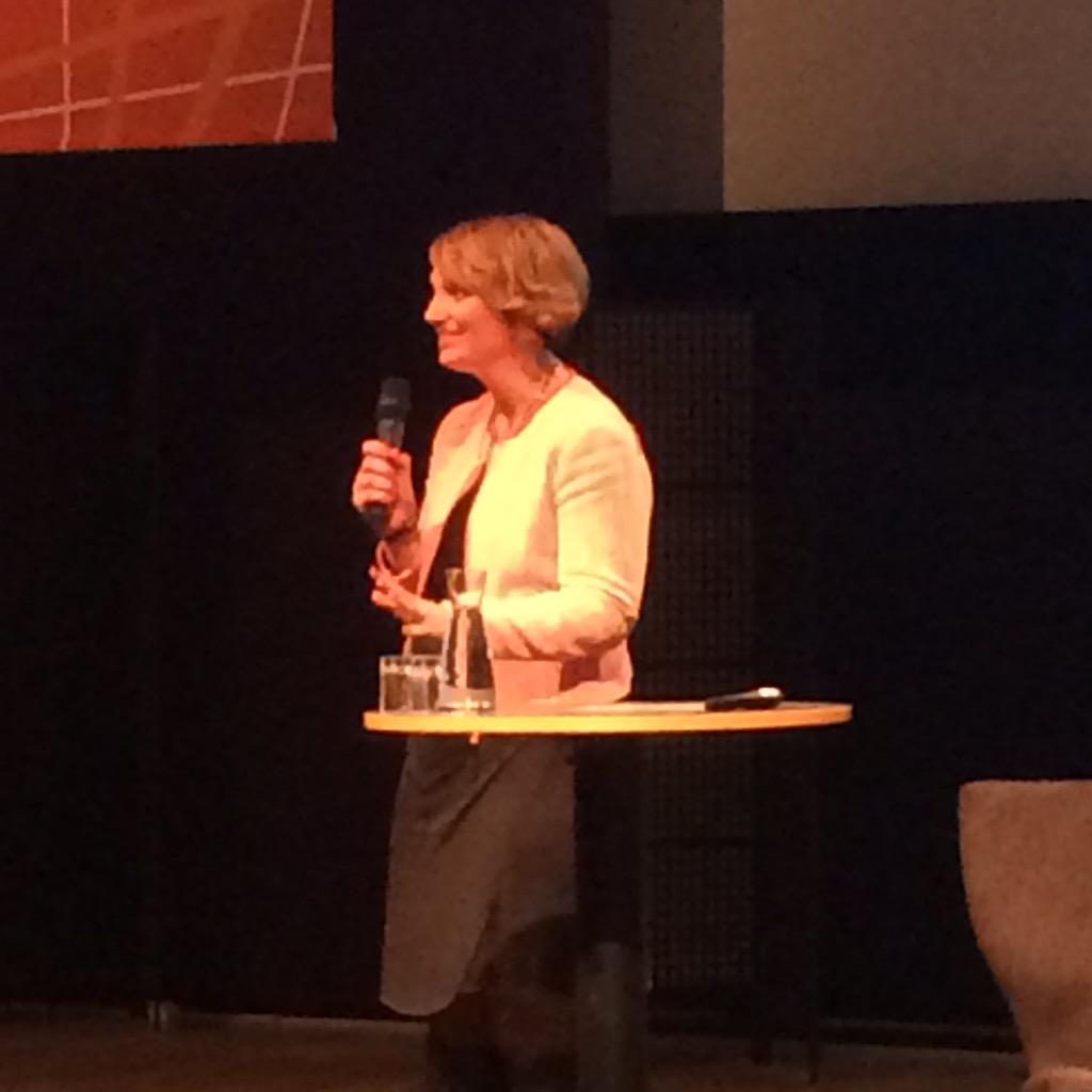 KajsaFrisell's tweet photo. Grattis @KarinAhl till ordförandeskapet i Svenska Stadsnätsföreningen! Rätt kvinna på rätt plats! http://t.co/uvq3V0DSJB