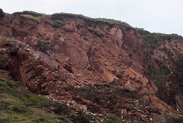 WMNNews's tweet photo. Police helicopter footage shows scale of landslip on #Devon coastline http://t.co/6zc1CqcWjn @DC_Police @NPAS_Exeter http://t.co/1P4FYaMyXn
