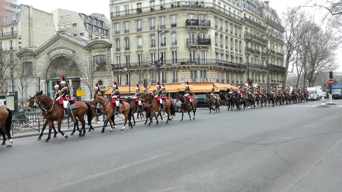 ahgBOUH's tweet photo. Embouteillage .... http://t.co/wwPlFkXSzV