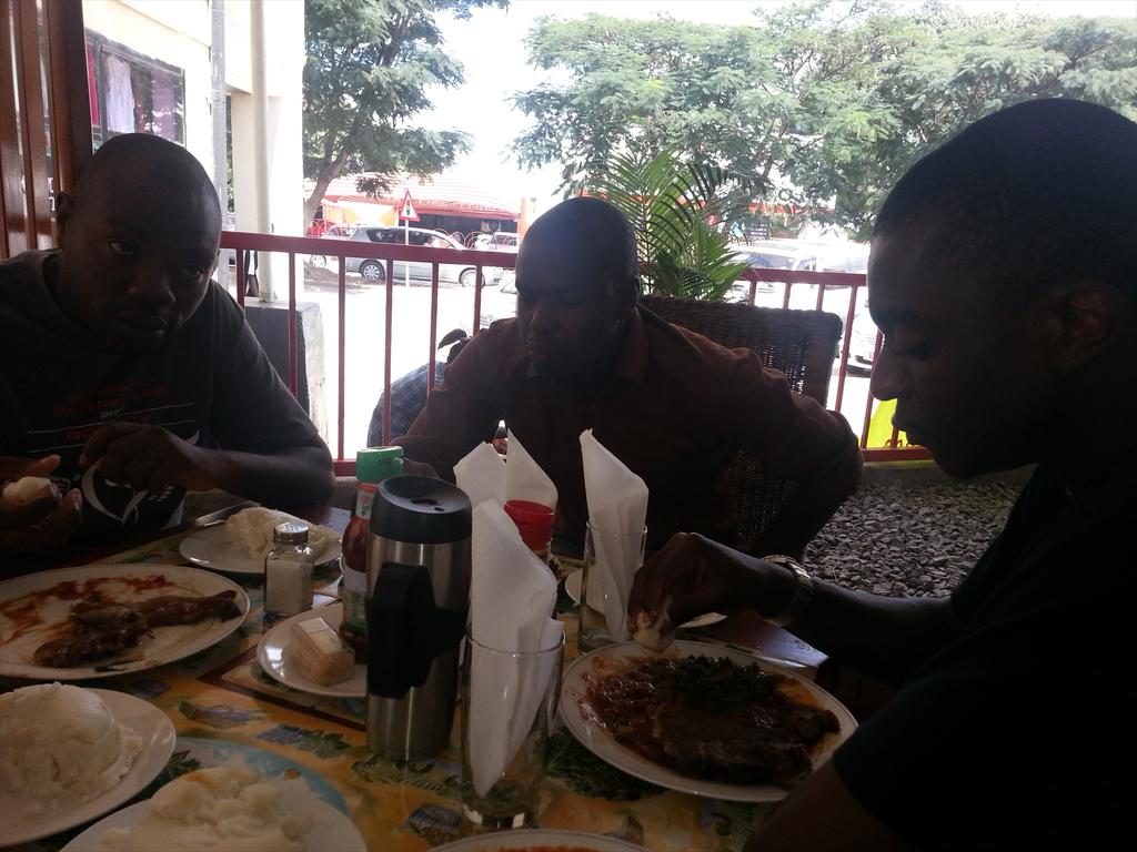 Cee_Zee13's tweet photo. From Lunch with @derek_mngawa @jasminevox @TheeNiceOne at #TheMeltDownKitchen Good food, neat place. http://t.co/AvrkDdXJiD