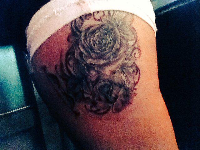 PostYourInk's tweet image. Sometimes flowers look better with black shading. Sent to us by @ceee_lynn out of Columbus, Ohio