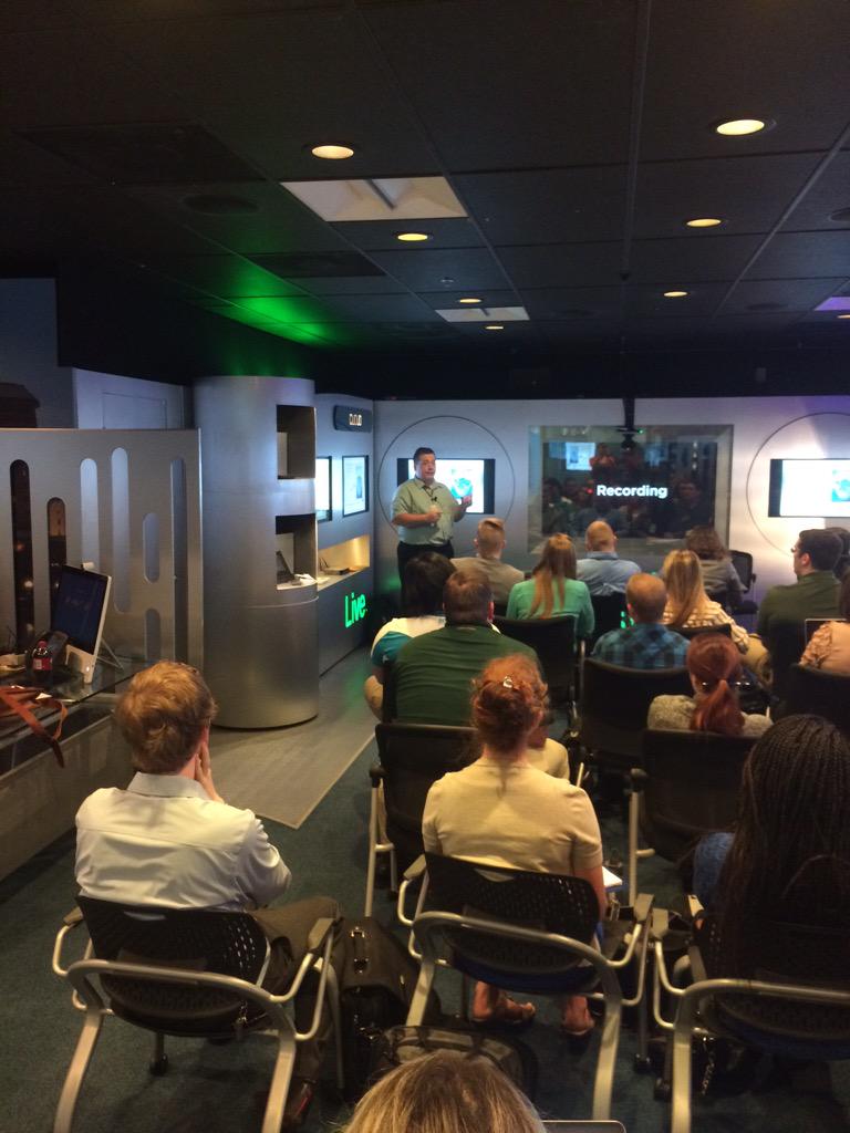 AngieBeltz1's tweet image. #TBTFExLab #spcmedia #Tech_Data Mike Stacks getting geeky with the students. Networking 101....maybe 201!