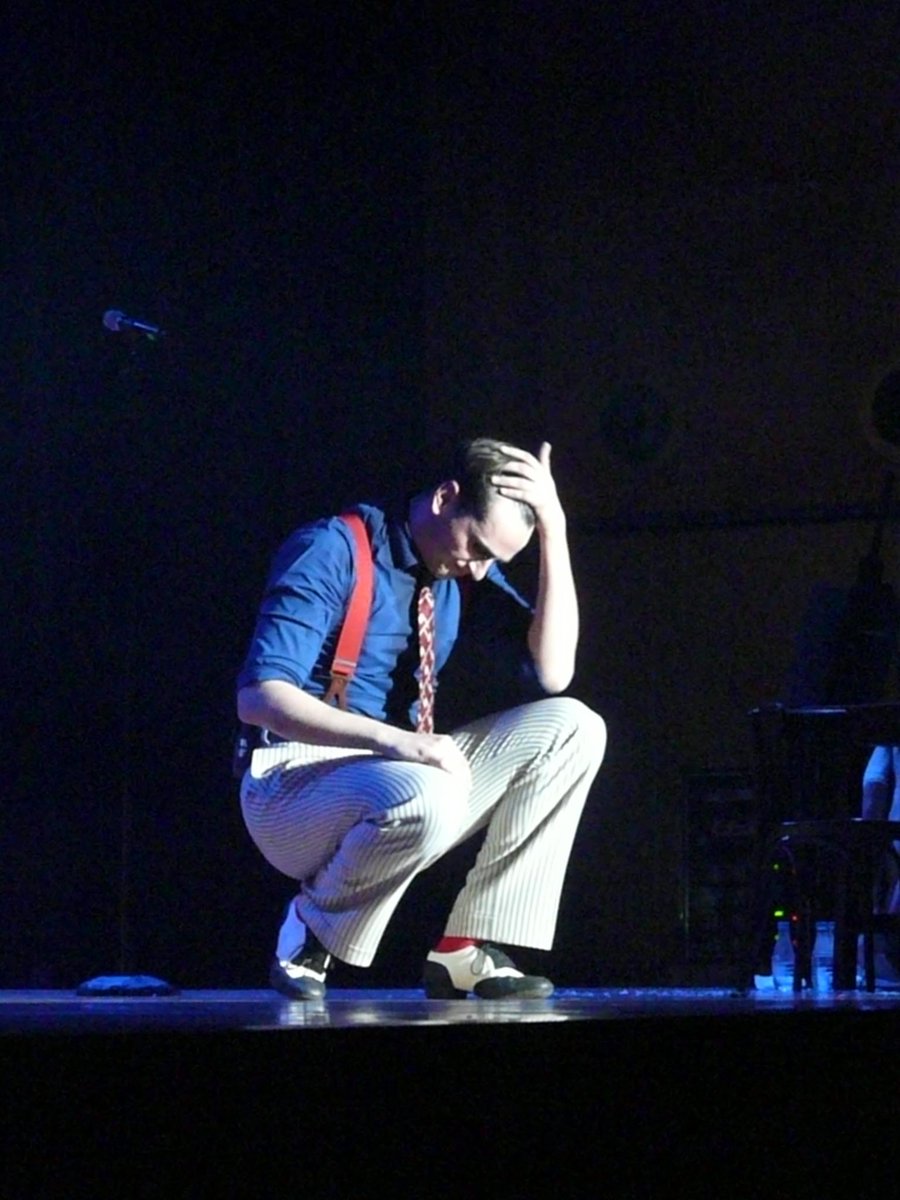 bealeons's tweet photo. xesos momentos en los qhaces el silencio, y no se oye ni respirar... #elinterpretetour @asieretxeandia @FMConstriktor http://t.co/tXDZb1GZZz