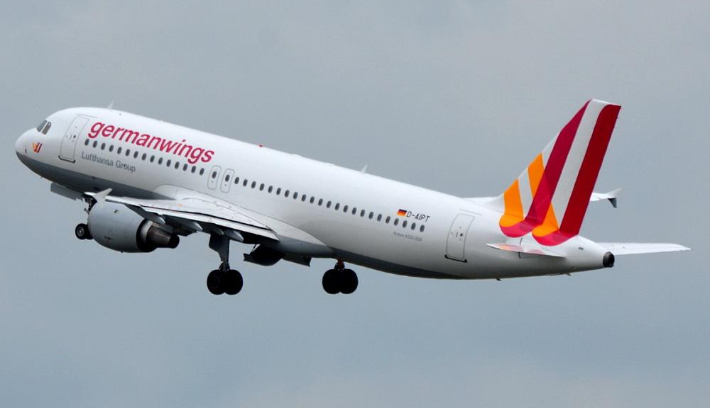 hazteoir's tweet photo. Nuestro pésame a las familias de las víctimas del #accidente de avión con trayecto Barcelona-Düsseldorf. D.E.P. http://t.co/YsM2RFz9i8