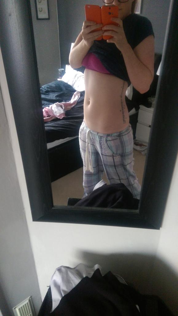 peet_sar's tweet photo. Last week's progress pic... Come on abs get on with it.... #lean #progress #girlswholift #gains #fitfam #fitchicks http://t.co/bu7BrPrdGN