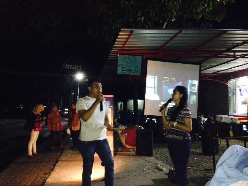 Wow mc kita lagi membuka acara nih :))) <a href="/Aksara_TU/">Aksara Telkom Univ</a> <a href="/beatbandung/">#InfoAnakBandung</a>