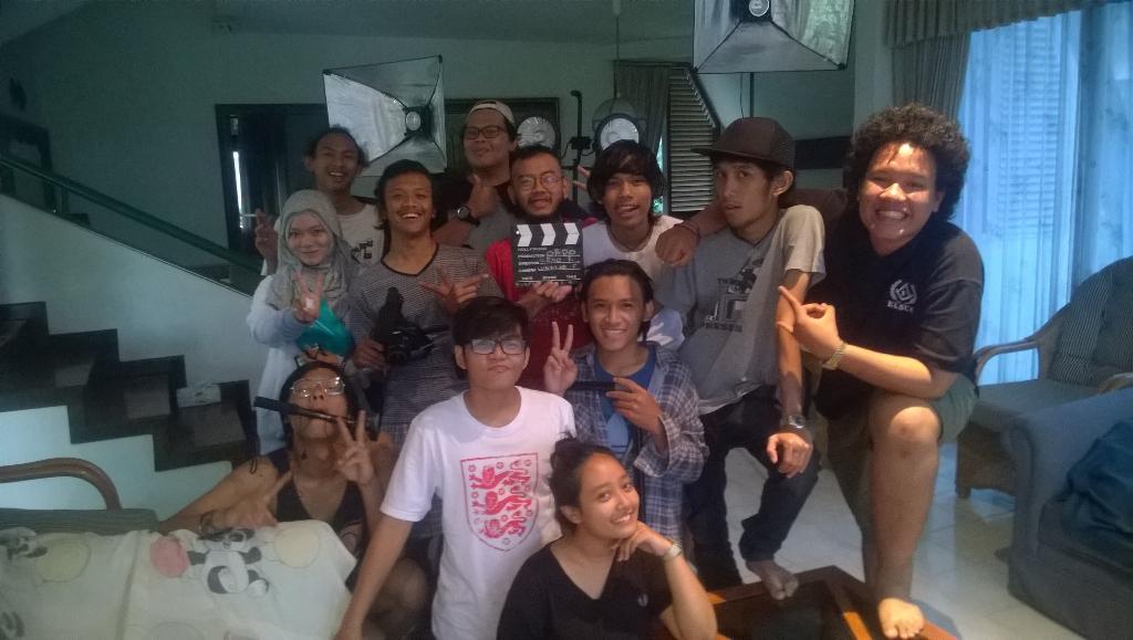 visualwhisperer's tweet photo. The crew!! http://t.co/KoSDzniduy