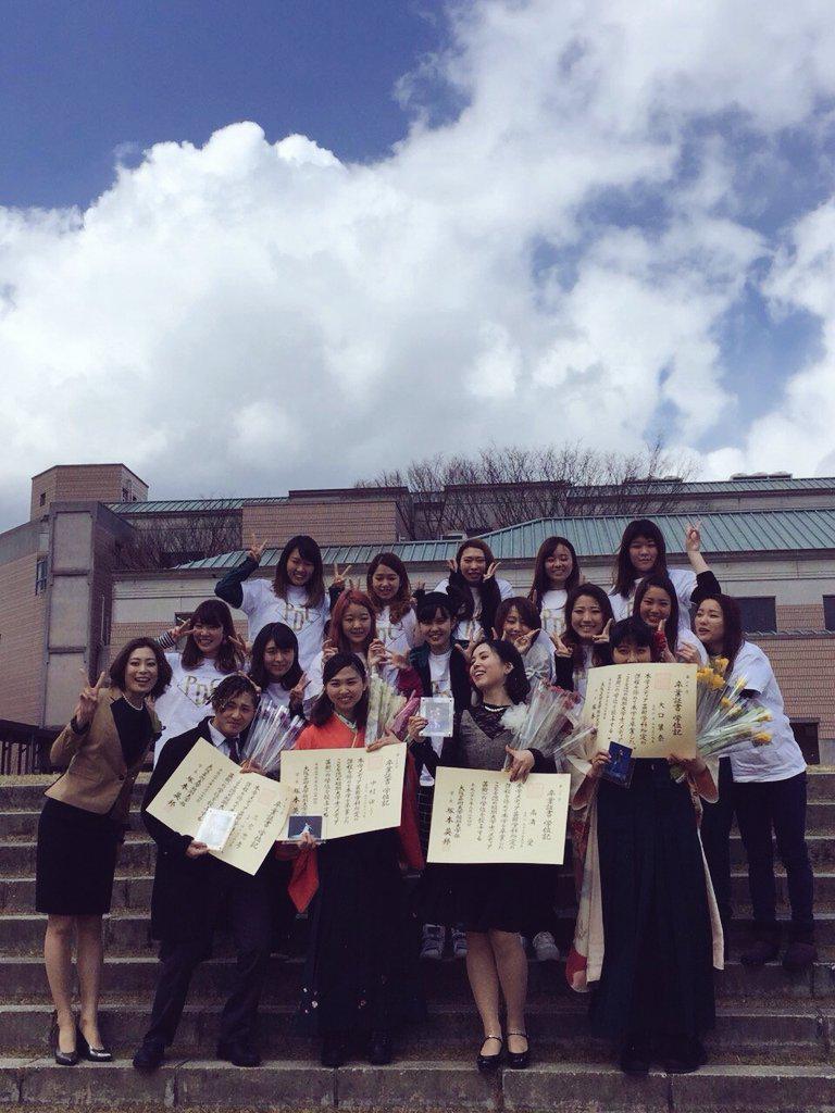 geitanPDC's tweet photo. 本日はポピュラーダンスコース一期生の卒業式でした！いよいよ旅立ってしまいました……
彼らはきっとそれぞれの夢を叶え、活躍していくでしょう！
以上、ダンスコースの歴史に残る伝説の一期生四人でした！
おめでとうございます*\(^o^)/* http://t.co/xCwl0tPXz6