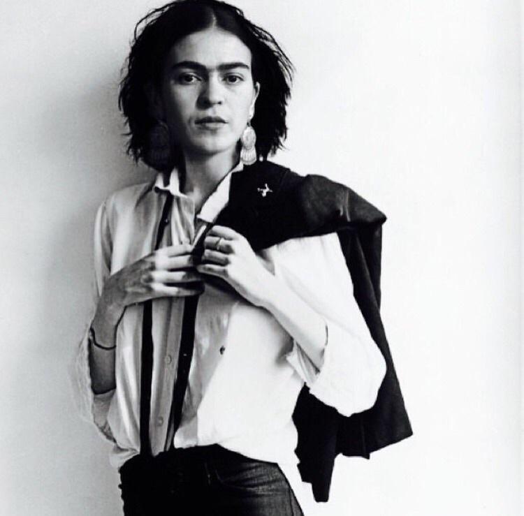 Etapa de arte y bussines-womans. Aquí la Frida que nos inspira, feliz de trabajar con <a href="/monvaldesr/">mónica valdés</a> y <a href="/DeidreGuevara/">Deidre Guevara</a>