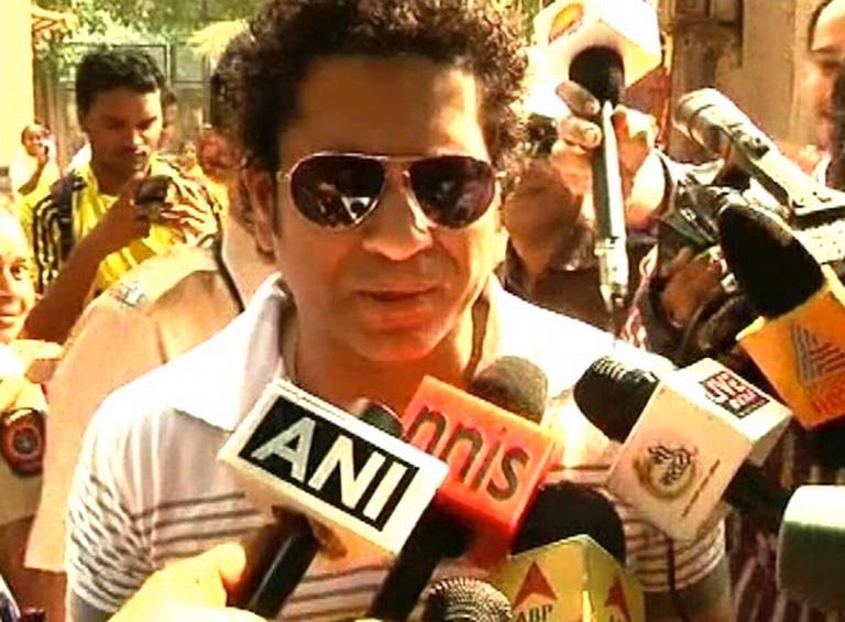 ABPNews's tweet photo. #sachintendulkar ​ congratulates #NewZealand, consoles #SouthAfrica
@sachin_rt  #WorldCup2015 
http://t.co/nxTy3yqBRy http://t.co/UwVFEnaTF4