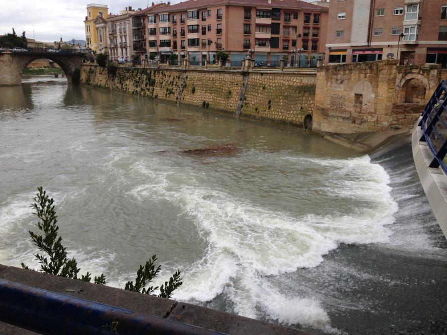 DavidBanosC's tweet photo. Qué gusto da ver el #RioSegura así tras los días de lluvia. http://t.co/ufjLixSnvc