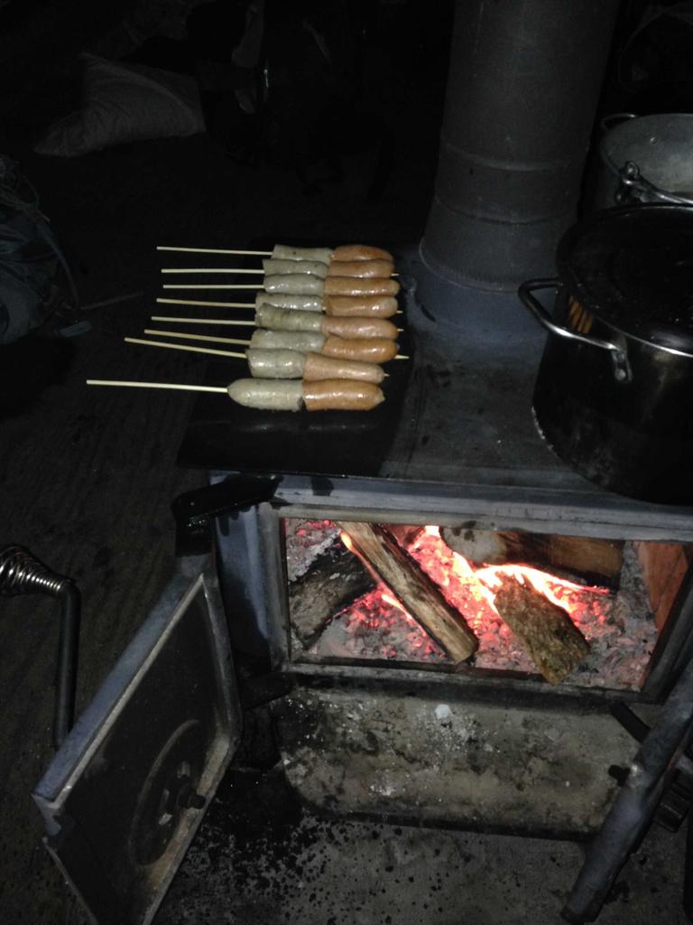 ChefatMaison's tweet photo. -20°c and you want some grilled sausage?  #bbq #OldSchool #Winter http://t.co/INSWakzf1r