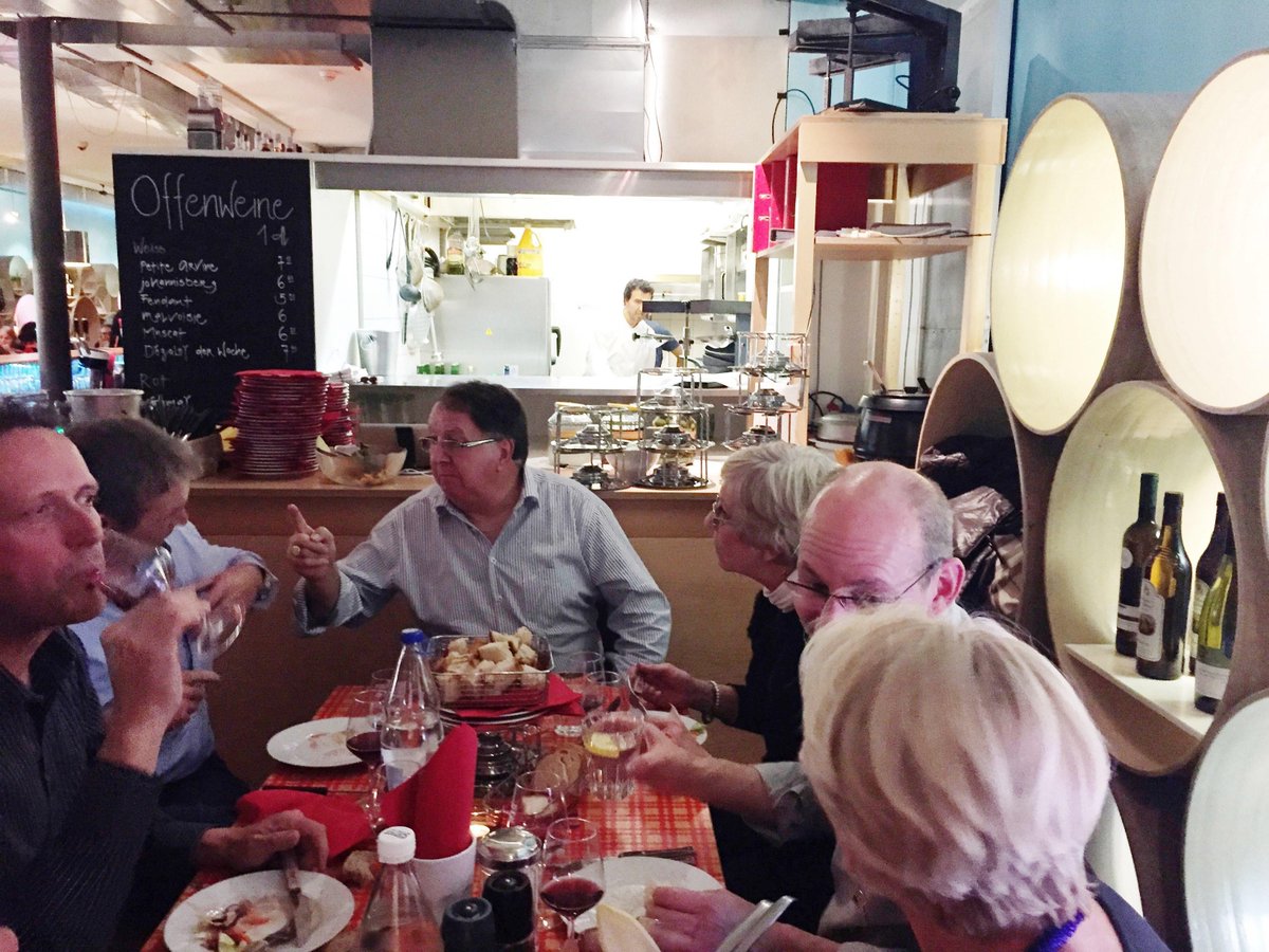 boutescooperage's tweet photo. #Tasting dinner with Swiss #winemakers http://t.co/4UyGptseHF