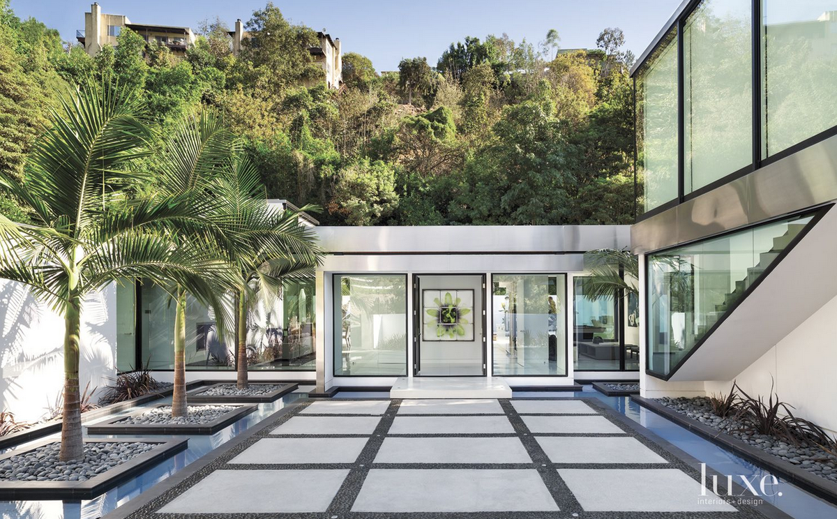 luxemagazine's tweet photo. Tour a stunning Los Angeles retreat: http://t.co/BjZAiuZrBw http://t.co/E4blgmMhKo