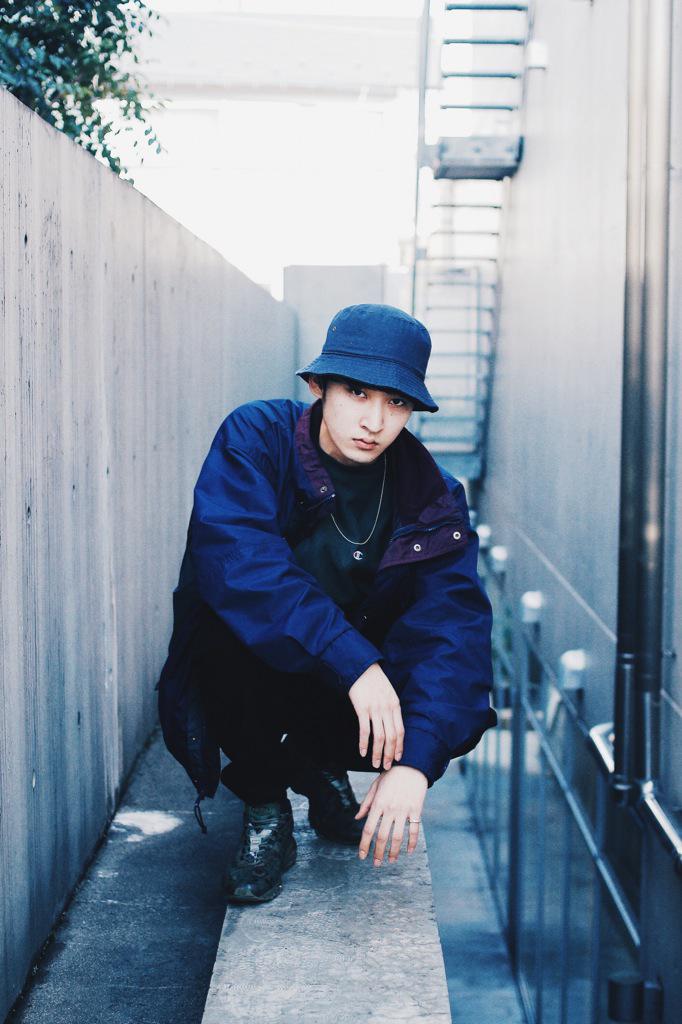 研音所属の俳優・上杉柊平 (うえすぎ・しゅうへい) さん。アウターは