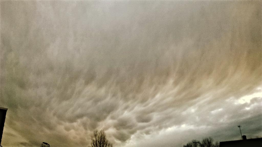 “@liamdutton: Mammatus clouds - a sign of descending air. RT @SabotagedFool: this was a while back ” @BBFiction