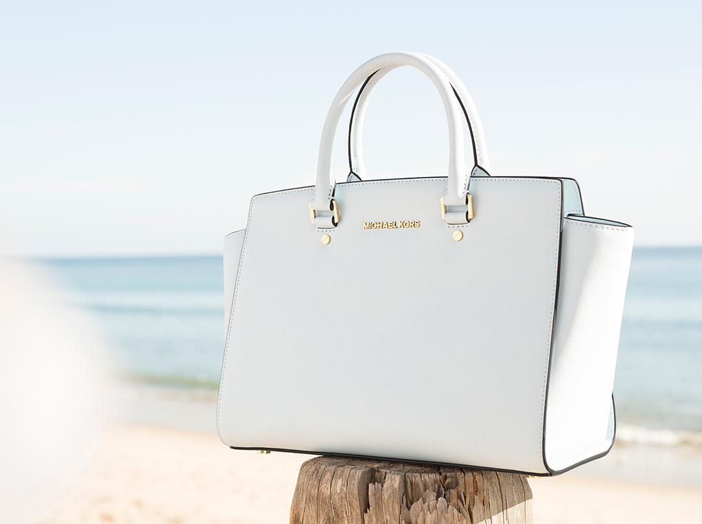 ArmaniVersaceDi's tweet photo. @MichaelKors Michael , can't wait to style out w this amazing bag #JetSetSelma #PrettyGirlsOnFleek  my perfect view http://t.co/KwIHgnLQkp