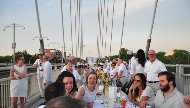 TourismWPG's tweet photo. Giant outdoor dinner party returns this summer as Table for 1201 http://t.co/lLsXCWT6ab #Winnipeg #nomnom http://t.co/Wagj58F40v
