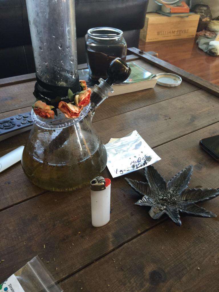 StonerTipsDaily's tweet photo. Couple rips then it's off to Venice for a day on the beach #LAlife http://t.co/ABft3qDtks