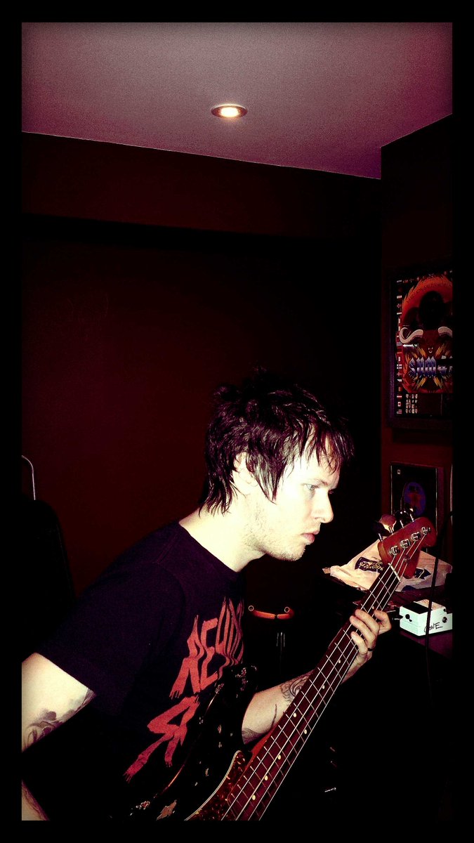 Cone41's tweet photo. Currently working on bass parts for new @Sum41 songs http://t.co/HRsCFRkdW6