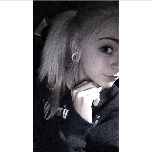 I feel ugly ✌️ 
 Got cAllrd ugly so ✌️✋