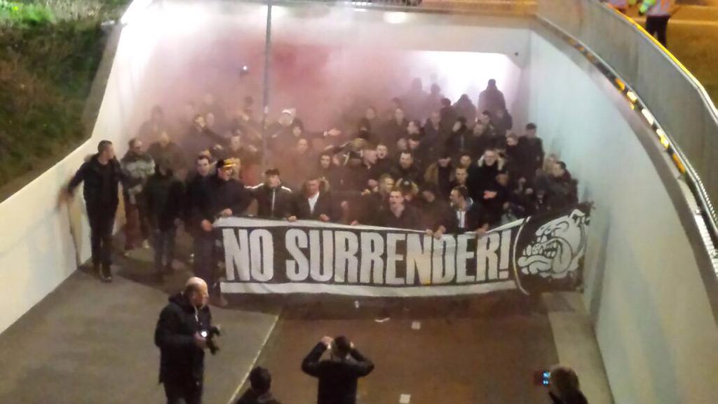 alkmaarfanatics's tweet photo. Voorafgaand AZ-cambuur http://t.co/Gc6FpW8jsi